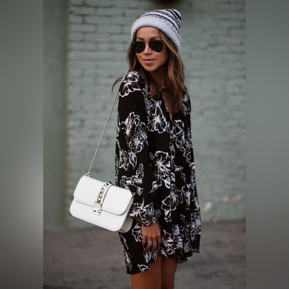 Free People black and white floral keyhole swing tunic size XS
